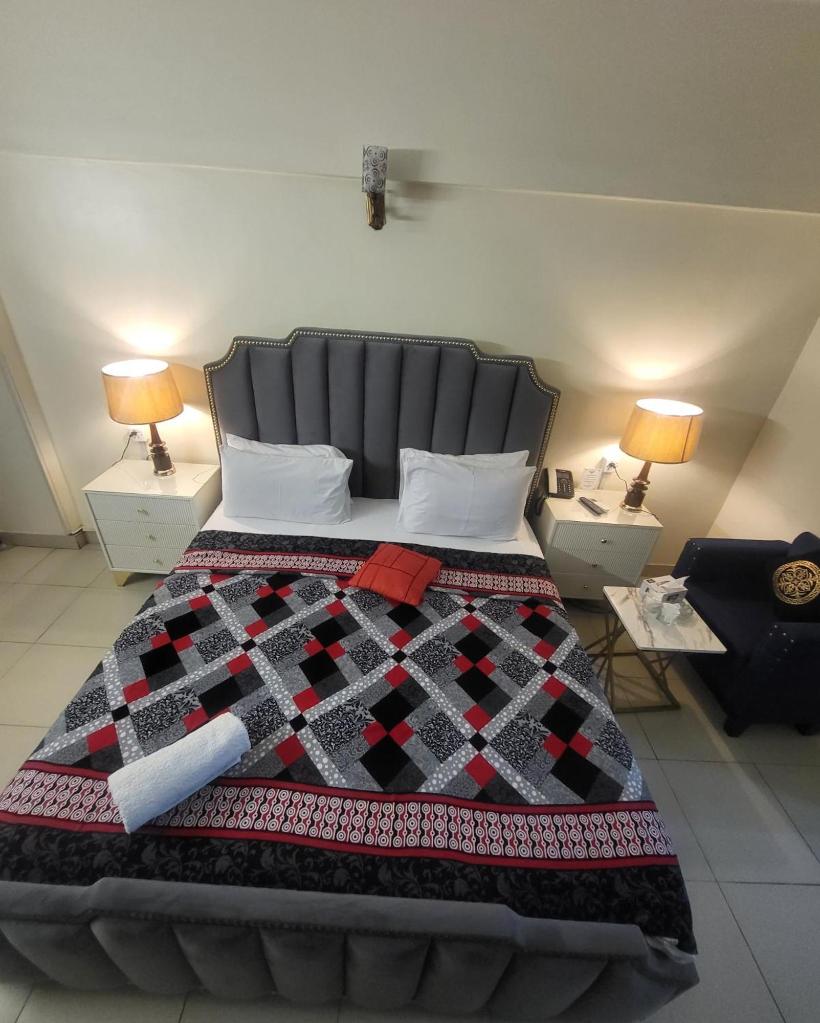 Hotel Rooms Dha Karachi Exterior photo